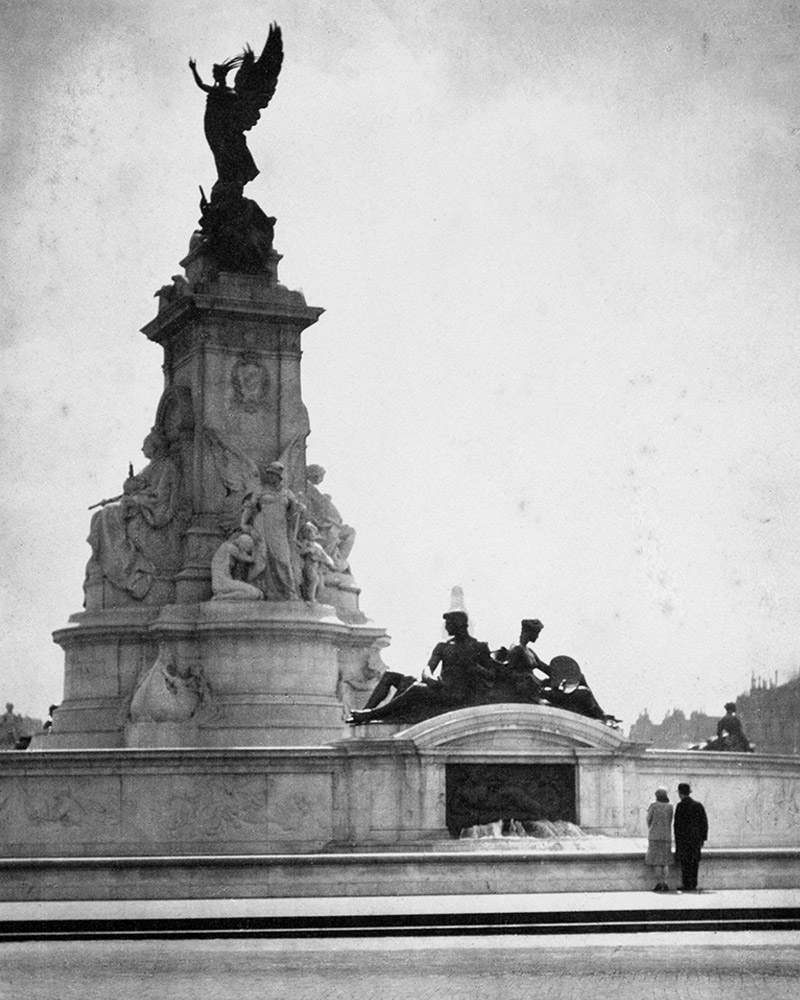 Penhaligons Statue